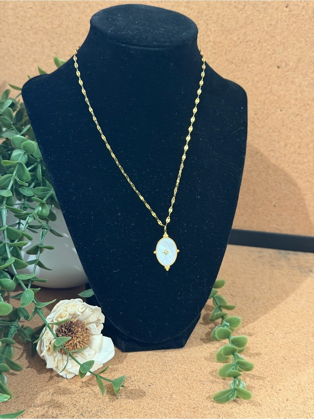 Plunder Jewelry Gold Star Mother-of-Pearl Pendant Necklace - Elegant Gold Chain